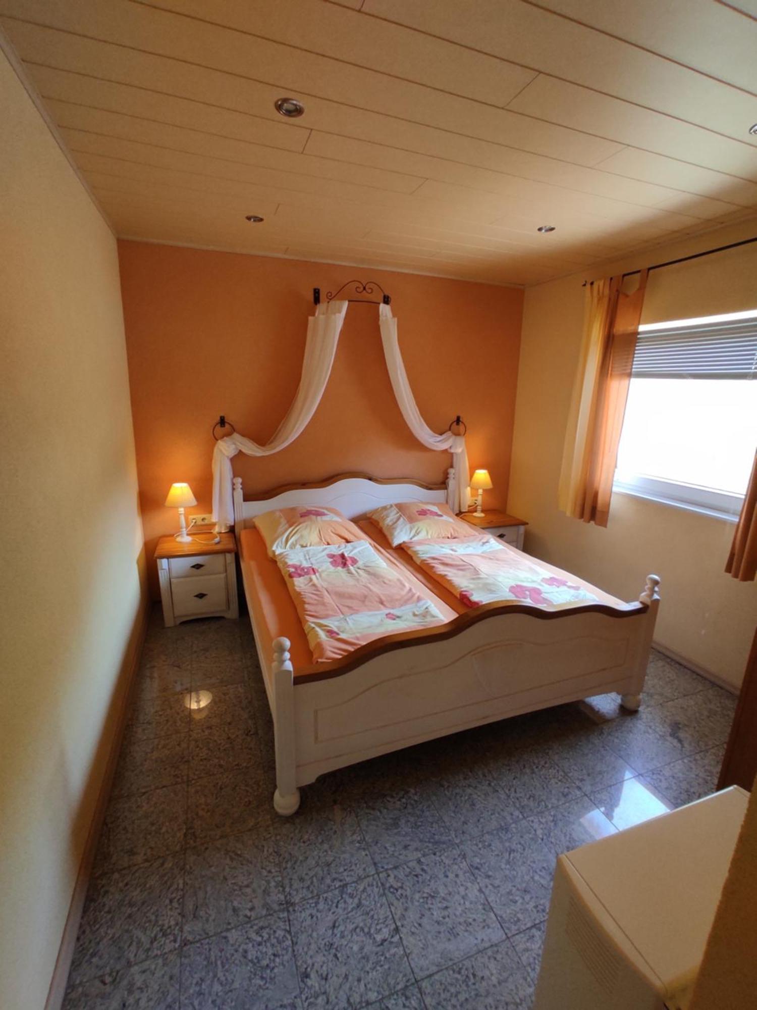 Moselferienweingut Schaefer Apartment Wintrich Bilik gambar