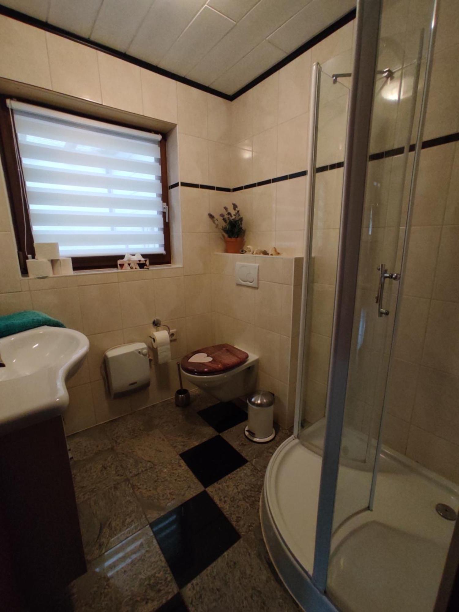 Moselferienweingut Schaefer Apartment Wintrich Bilik gambar