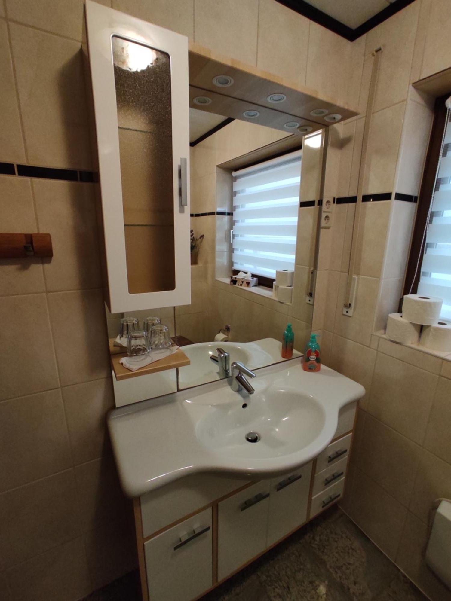 Moselferienweingut Schaefer Apartment Wintrich Bilik gambar