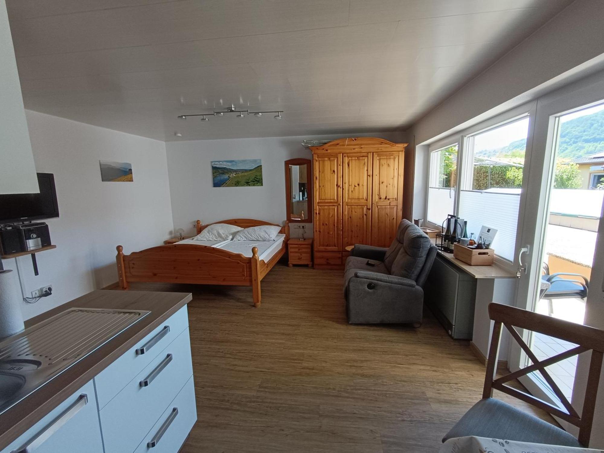 Moselferienweingut Schaefer Apartment Wintrich Bilik gambar