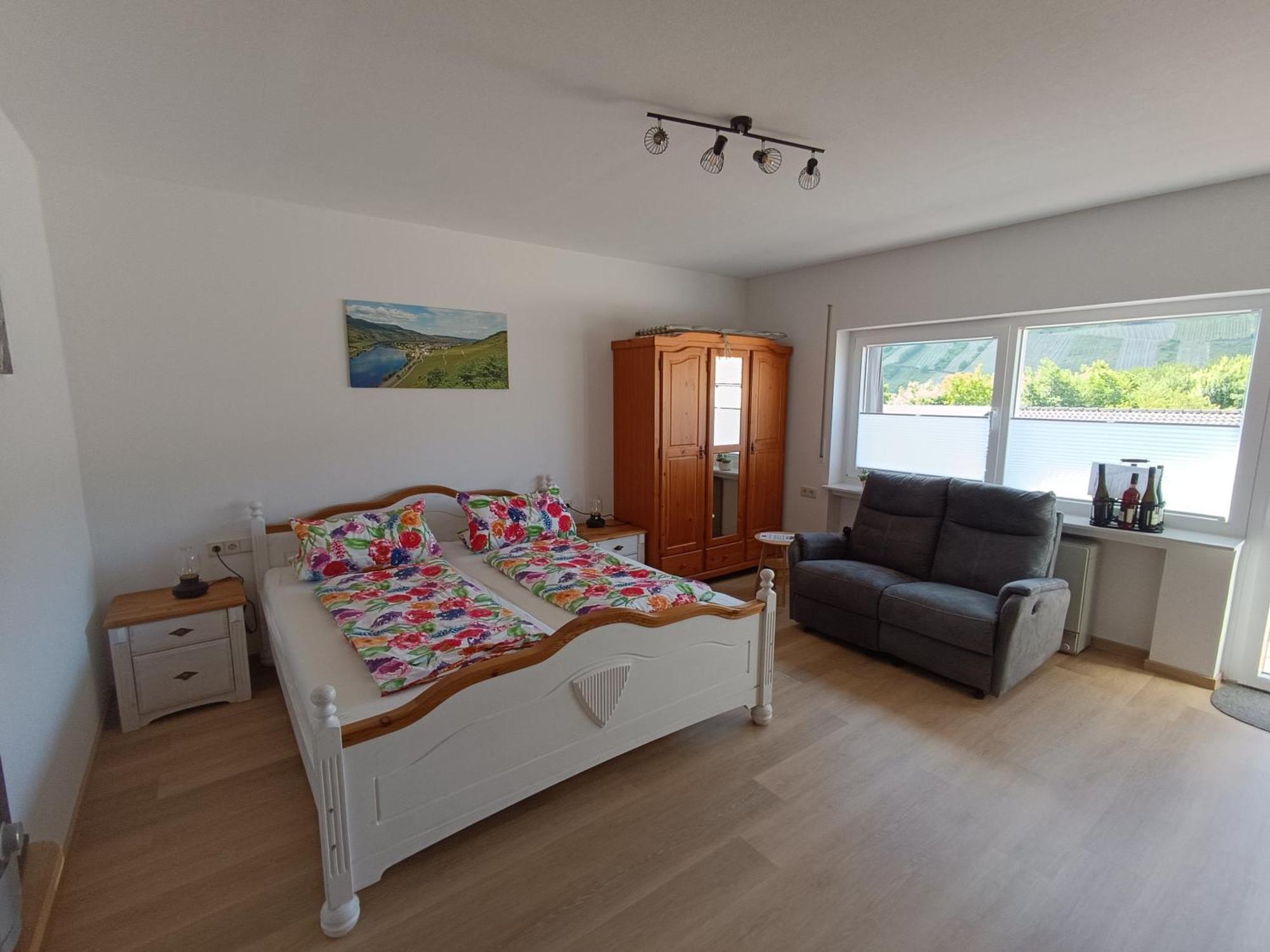 Moselferienweingut Schaefer Apartment Wintrich Bilik gambar