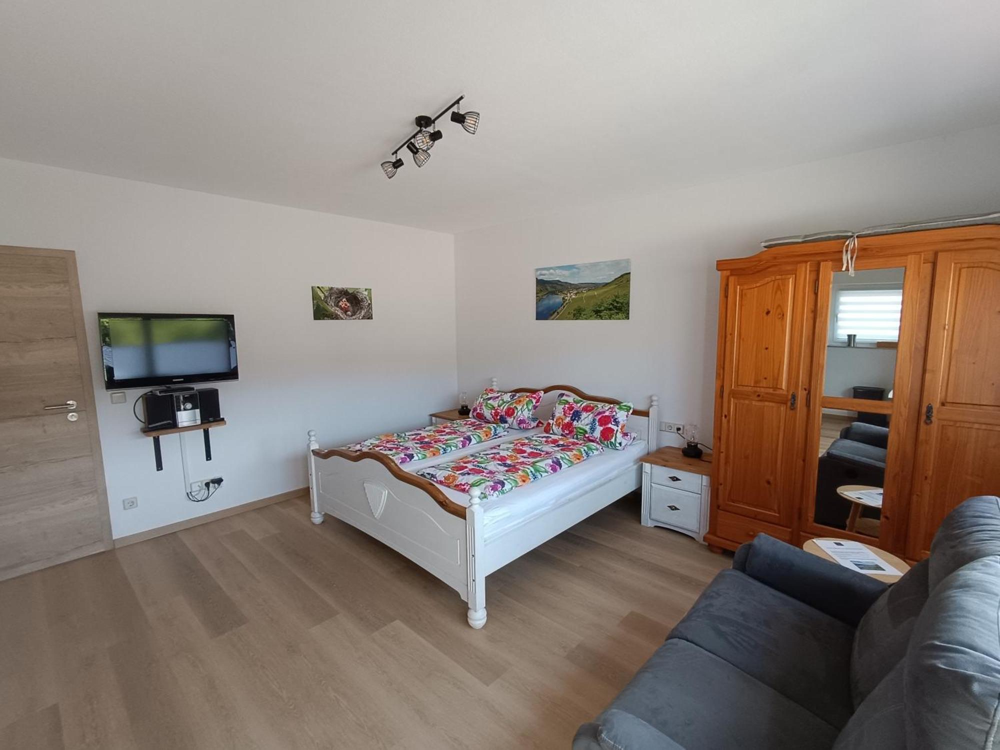 Moselferienweingut Schaefer Apartment Wintrich Bilik gambar